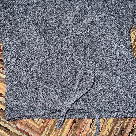 NWOT fuzzy long sleeve grey top never worn. size XS - Picture 4 of 4